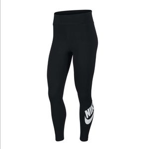 black nike high waisted women’s leggings